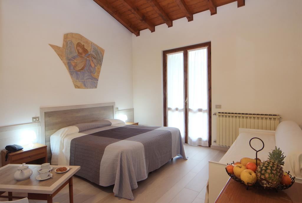 Hotel Colomber Gardone Riviera Ngoại thất bức ảnh