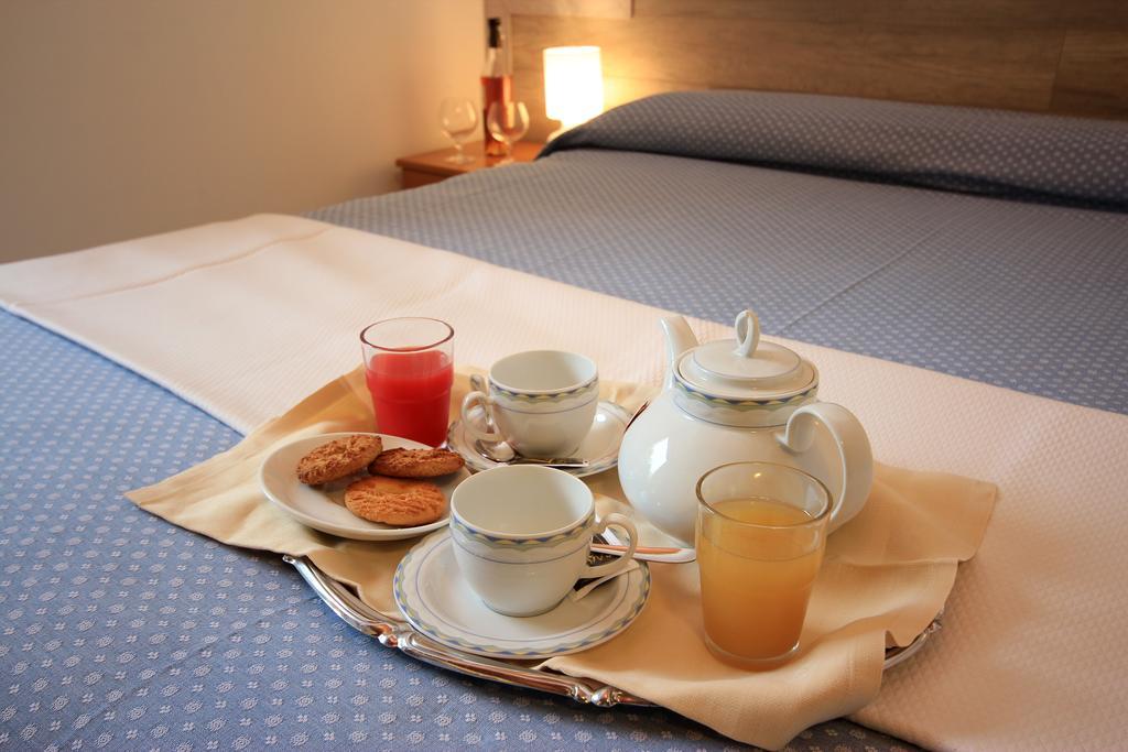 Hotel Colomber Gardone Riviera Ngoại thất bức ảnh
